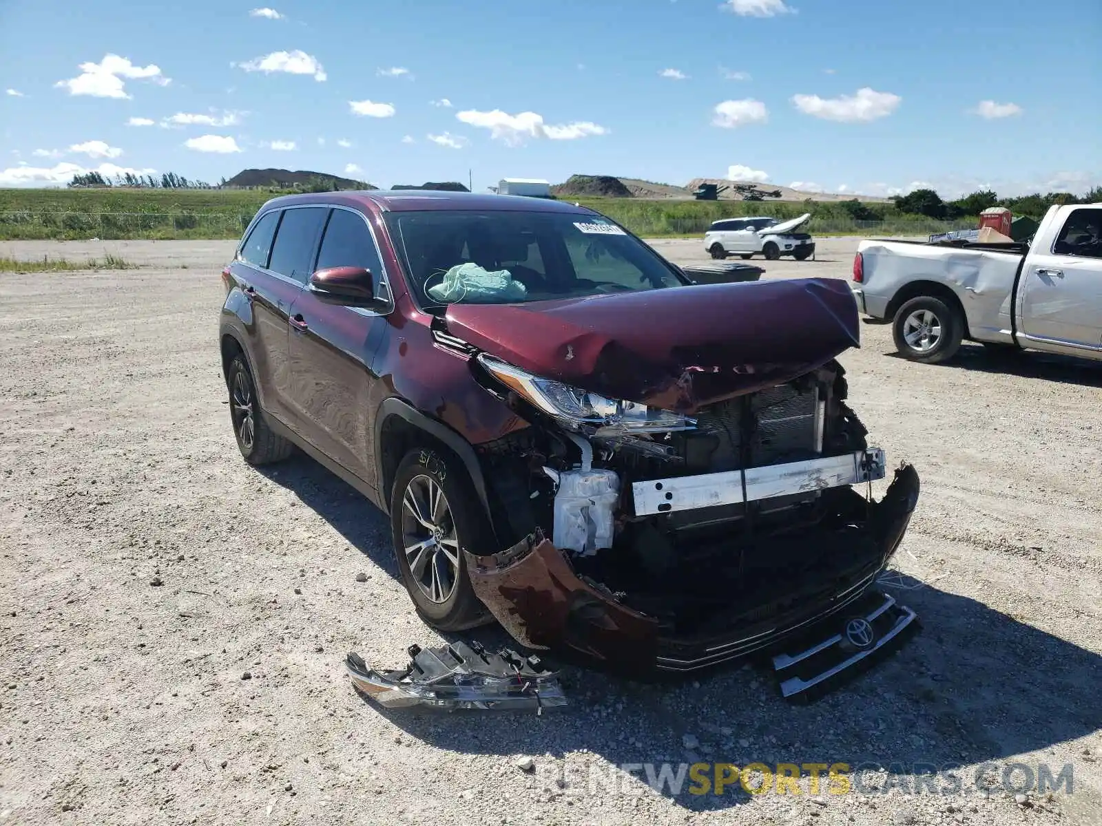 1 Photograph of a damaged car 5TDZARFH9KS049509 TOYOTA HIGHLANDER 2019