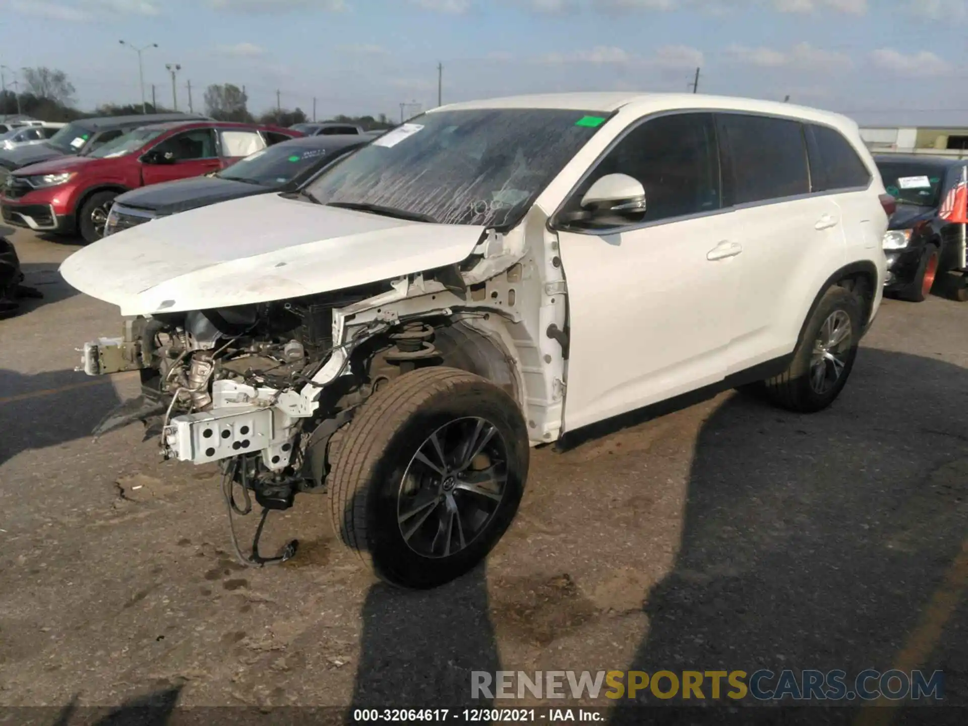 2 Photograph of a damaged car 5TDZARFH9KS051065 TOYOTA HIGHLANDER 2019