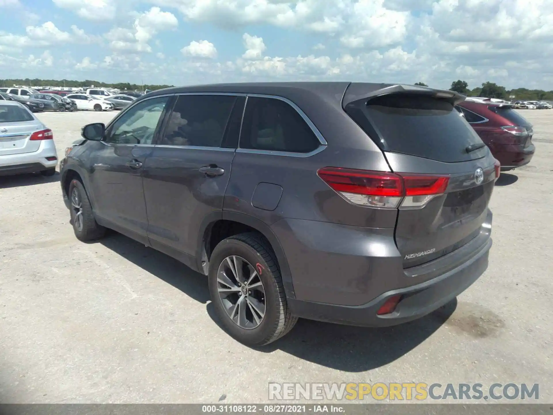 3 Photograph of a damaged car 5TDZARFH9KS051583 TOYOTA HIGHLANDER 2019