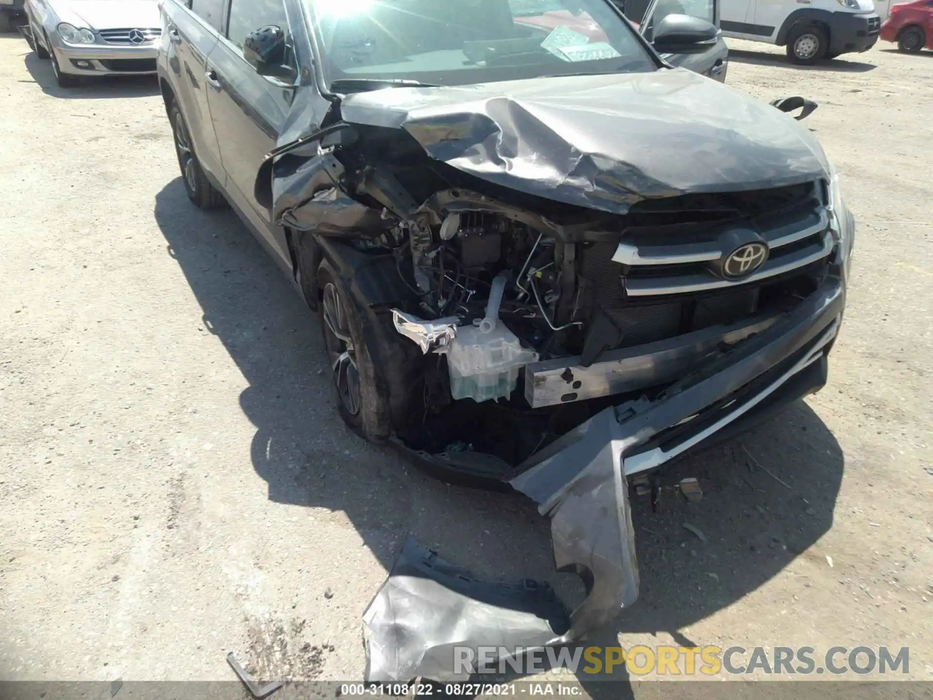 6 Photograph of a damaged car 5TDZARFH9KS051583 TOYOTA HIGHLANDER 2019