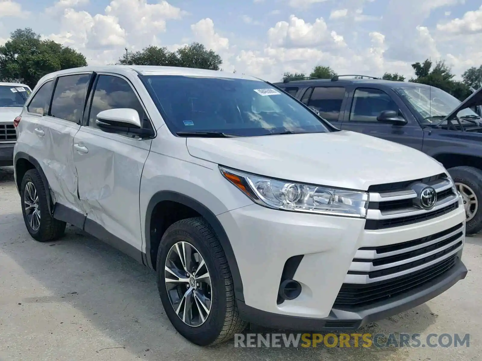 1 Photograph of a damaged car 5TDZARFH9KS051616 TOYOTA HIGHLANDER 2019