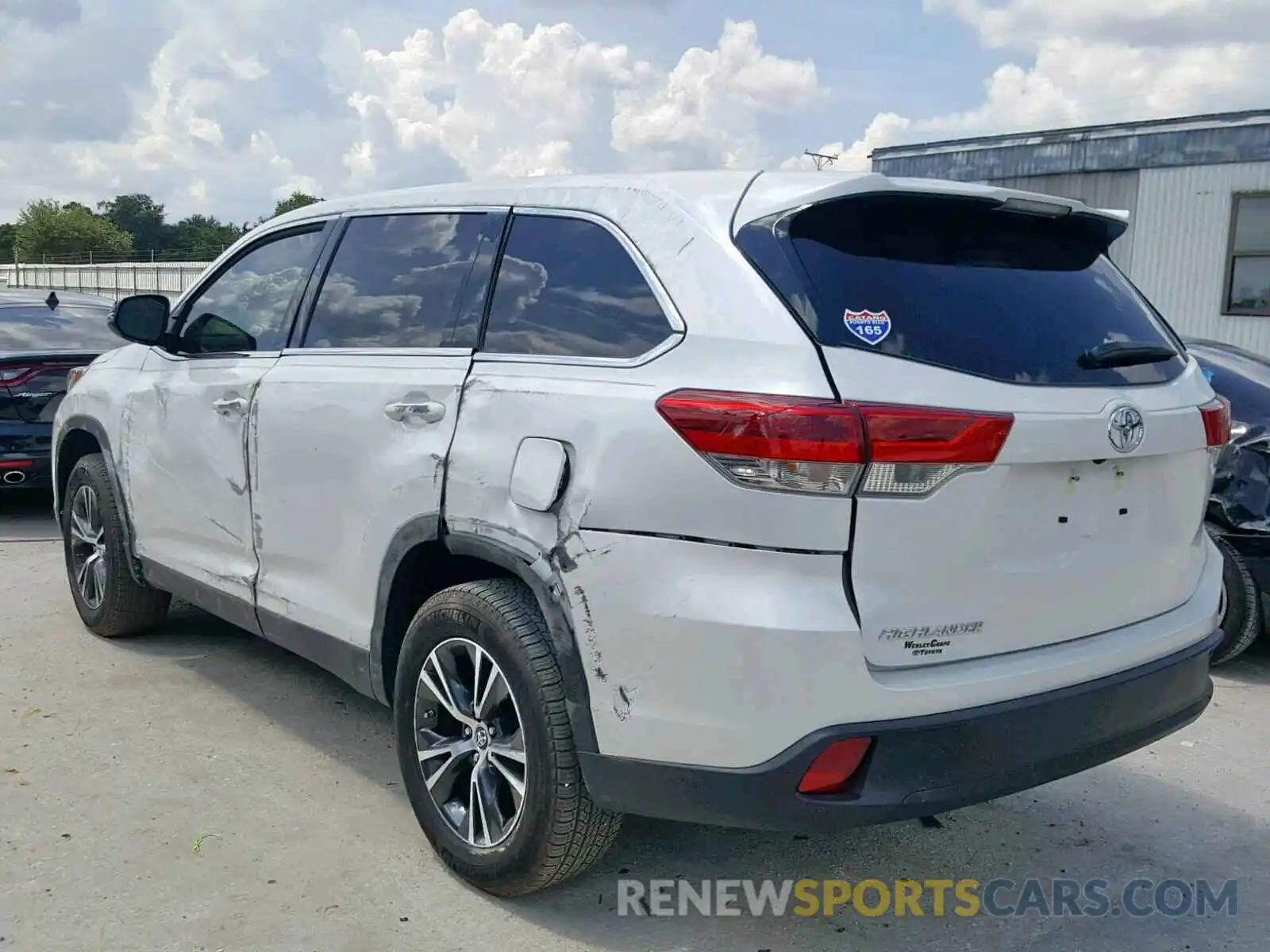 3 Photograph of a damaged car 5TDZARFH9KS051616 TOYOTA HIGHLANDER 2019