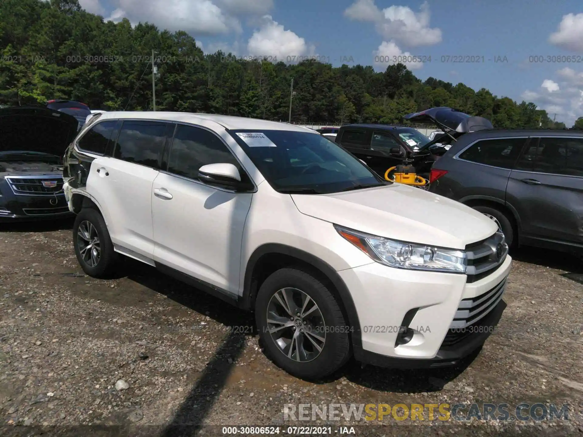 1 Photograph of a damaged car 5TDZARFH9KS051759 TOYOTA HIGHLANDER 2019