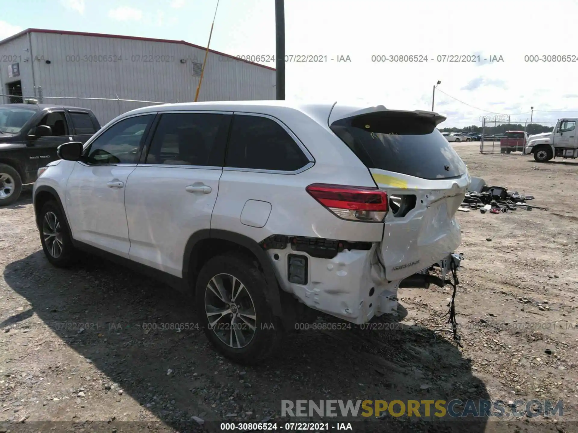 3 Photograph of a damaged car 5TDZARFH9KS051759 TOYOTA HIGHLANDER 2019