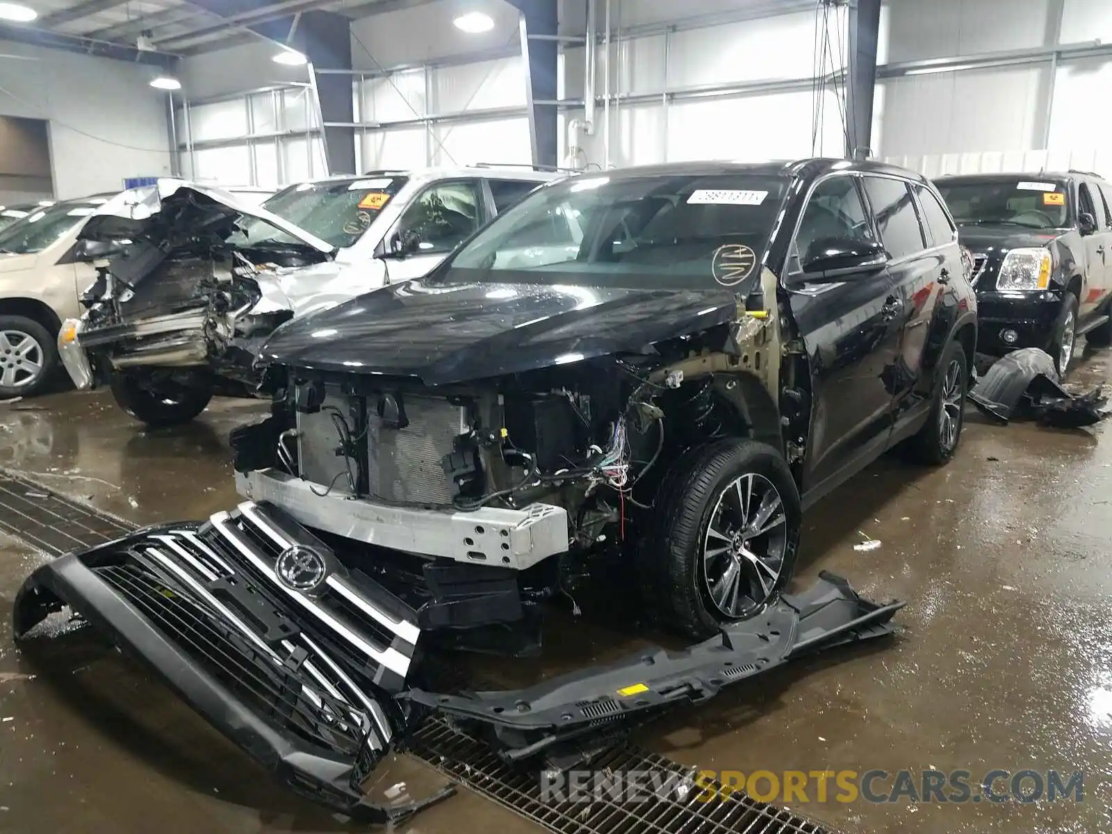2 Photograph of a damaged car 5TDZARFH9KS052331 TOYOTA HIGHLANDER 2019