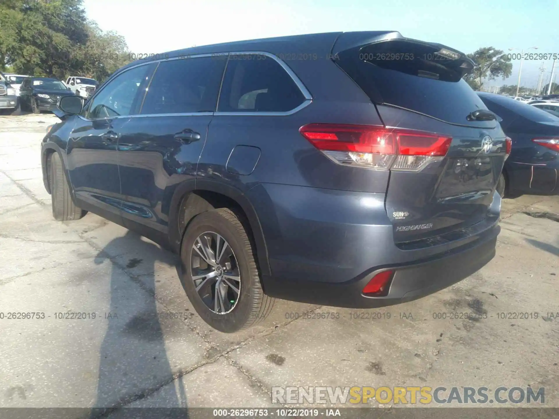 3 Photograph of a damaged car 5TDZARFH9KS052975 TOYOTA HIGHLANDER 2019