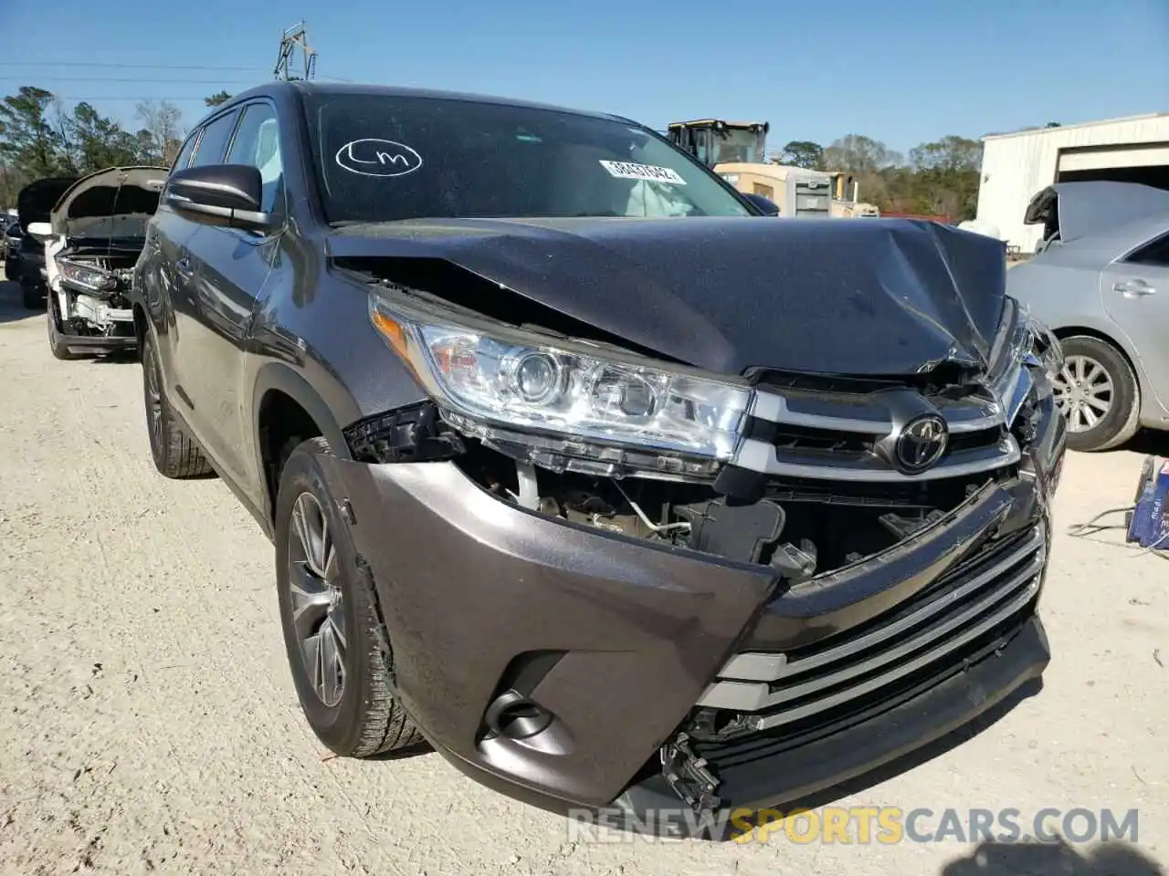 1 Photograph of a damaged car 5TDZARFH9KS053138 TOYOTA HIGHLANDER 2019