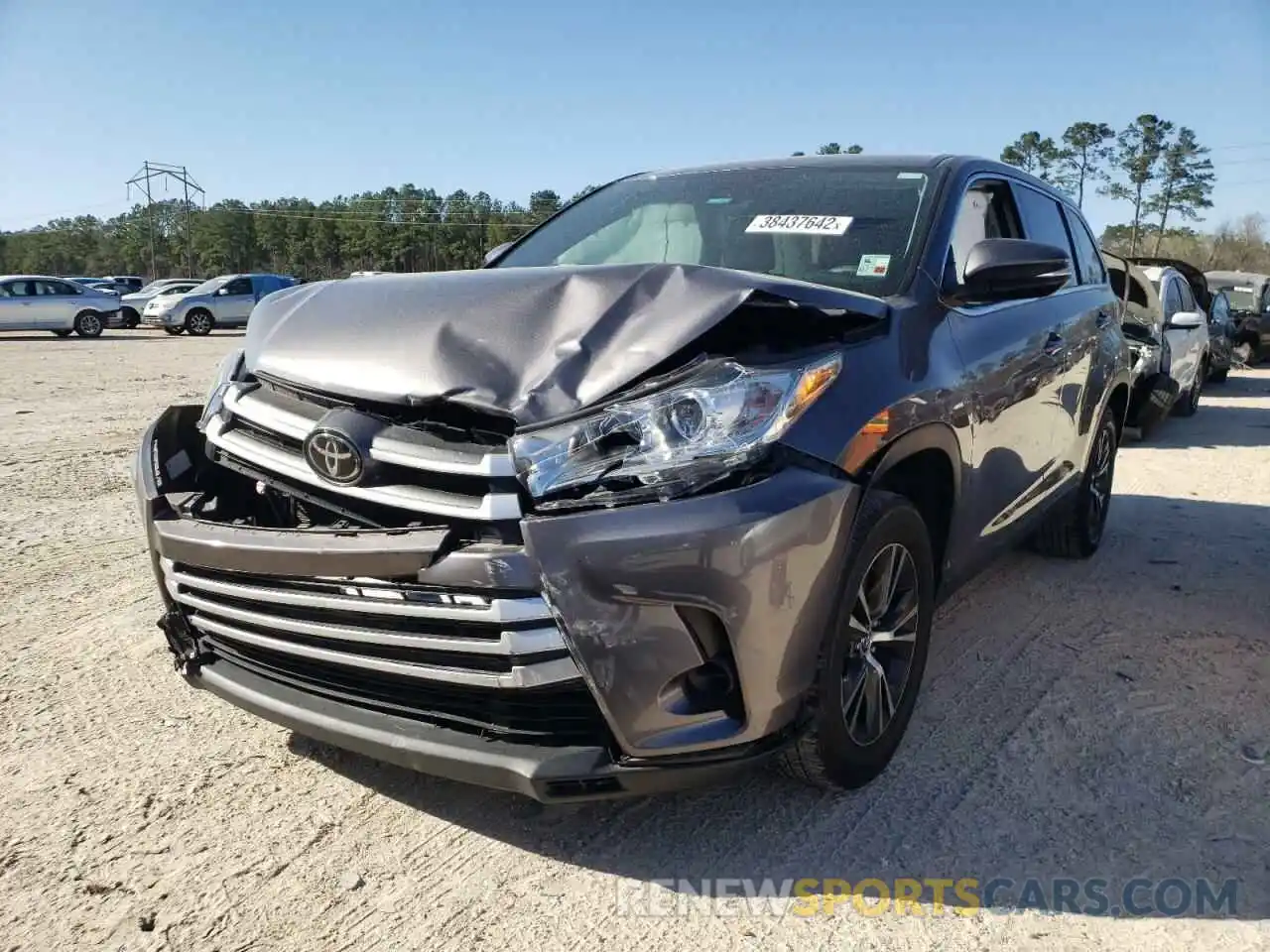 2 Photograph of a damaged car 5TDZARFH9KS053138 TOYOTA HIGHLANDER 2019