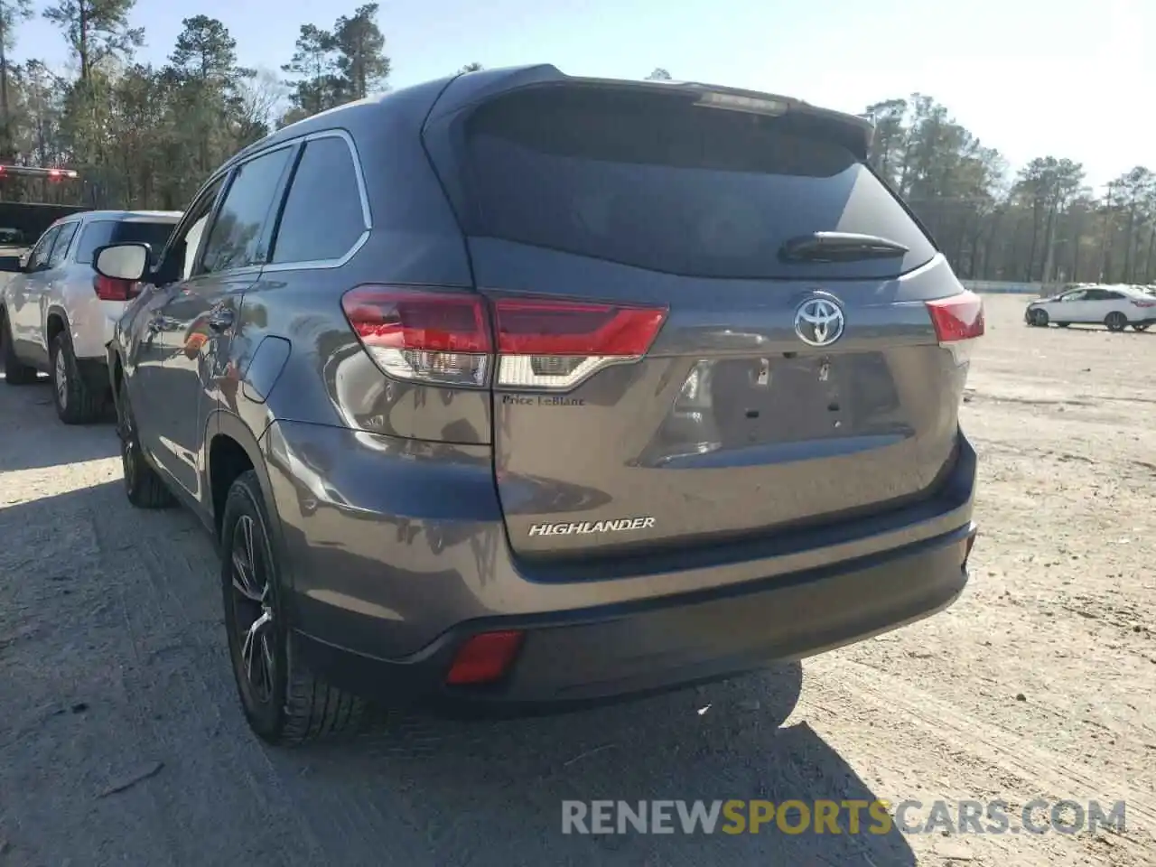 3 Photograph of a damaged car 5TDZARFH9KS053138 TOYOTA HIGHLANDER 2019