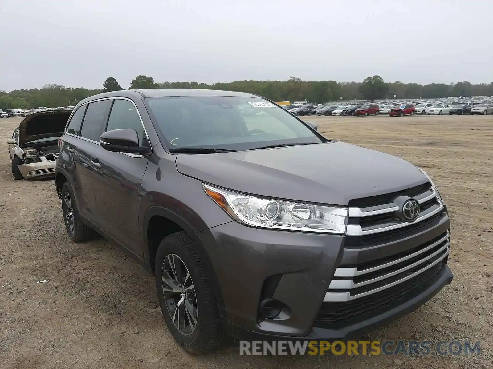 1 Photograph of a damaged car 5TDZARFH9KS053852 TOYOTA HIGHLANDER 2019