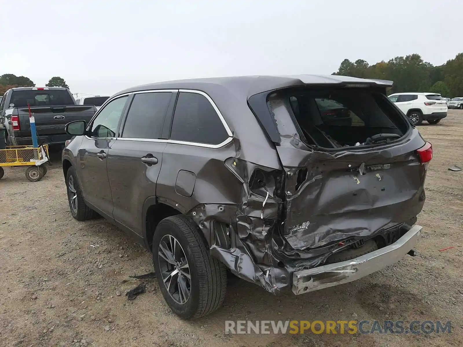 3 Photograph of a damaged car 5TDZARFH9KS053852 TOYOTA HIGHLANDER 2019