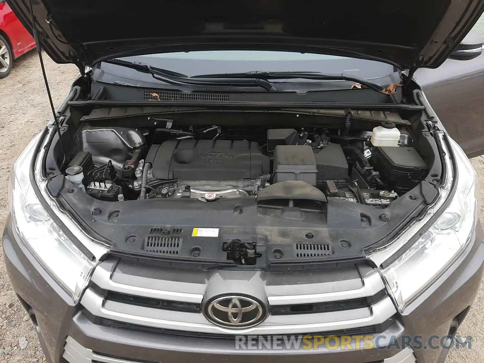 7 Photograph of a damaged car 5TDZARFH9KS053852 TOYOTA HIGHLANDER 2019