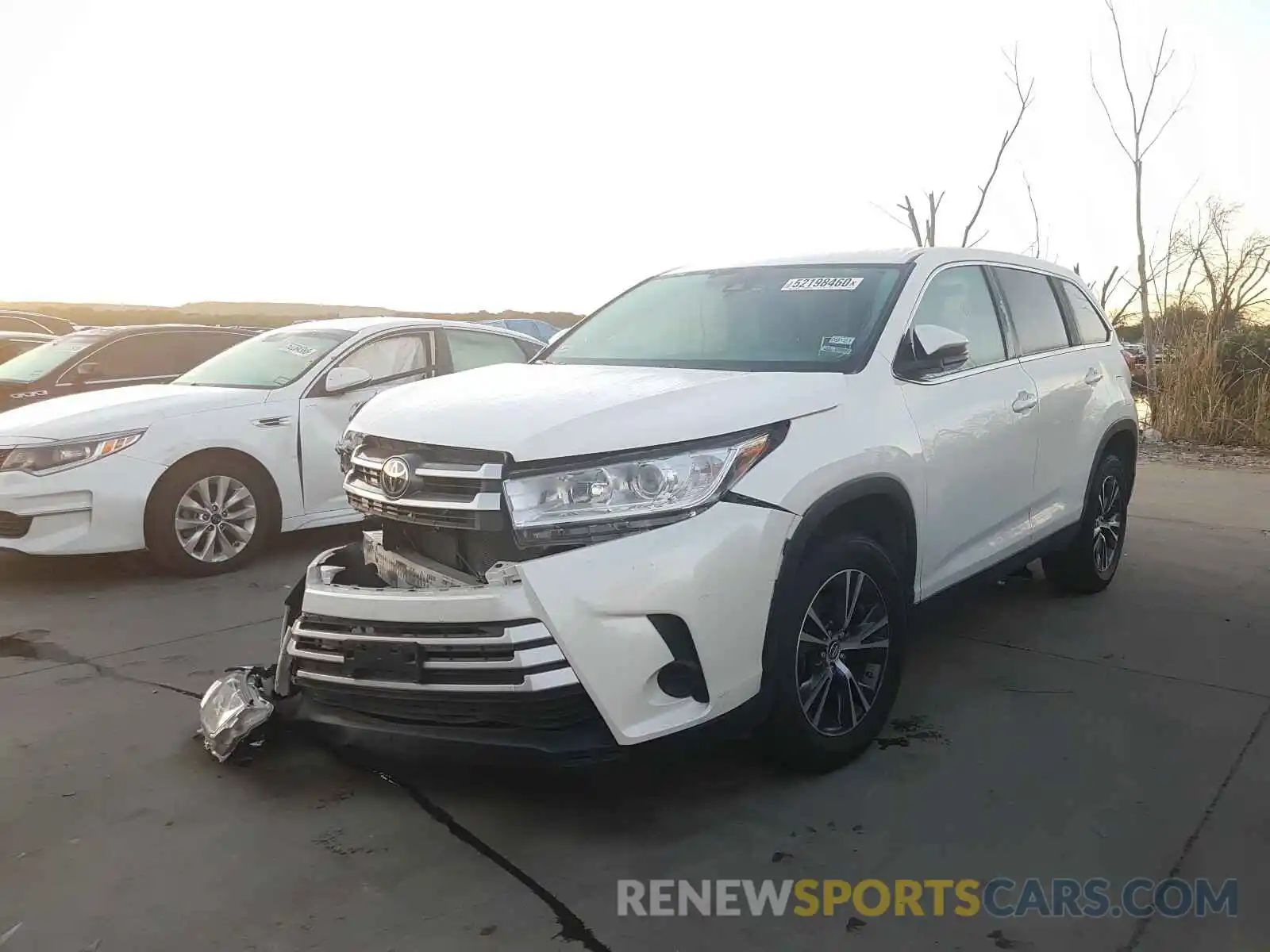 2 Photograph of a damaged car 5TDZARFH9KS053902 TOYOTA HIGHLANDER 2019