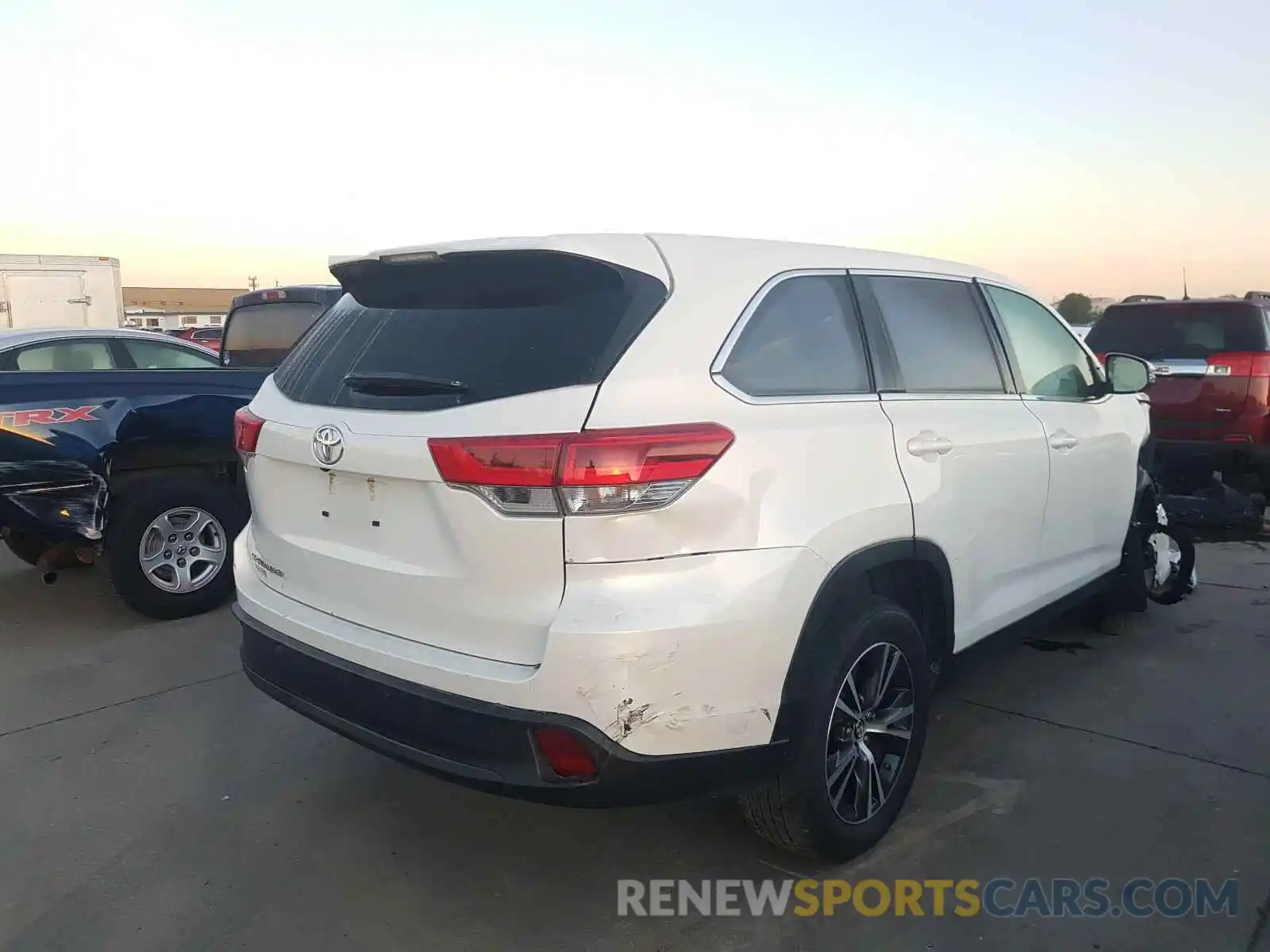 4 Фотография поврежденного автомобиля 5TDZARFH9KS053902 TOYOTA HIGHLANDER 2019