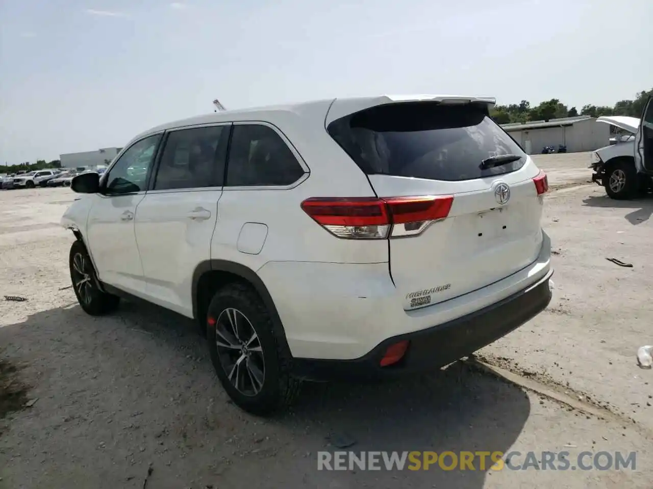 3 Photograph of a damaged car 5TDZARFH9KS055102 TOYOTA HIGHLANDER 2019