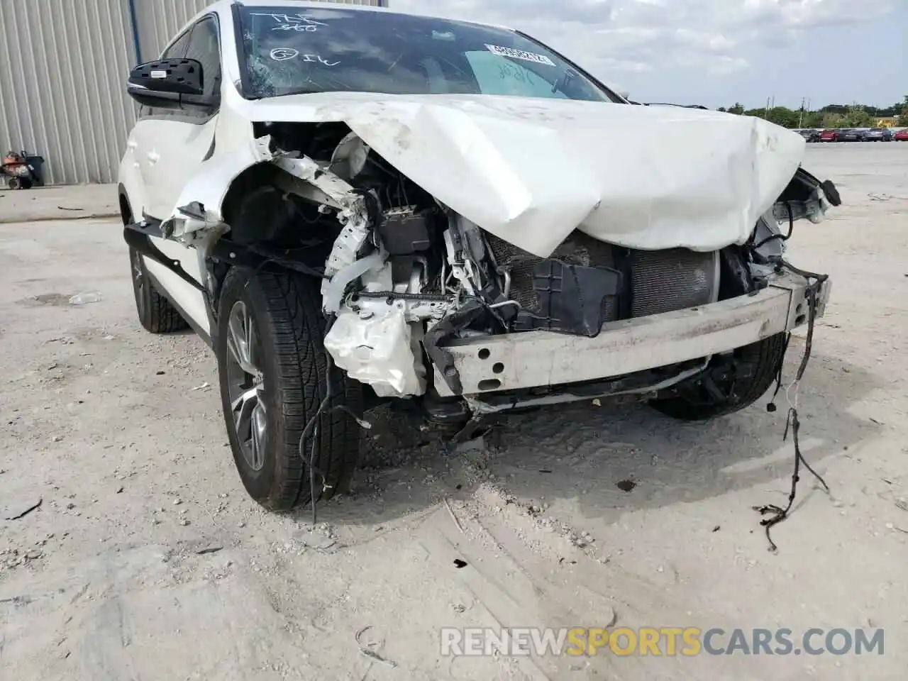 9 Photograph of a damaged car 5TDZARFH9KS055102 TOYOTA HIGHLANDER 2019