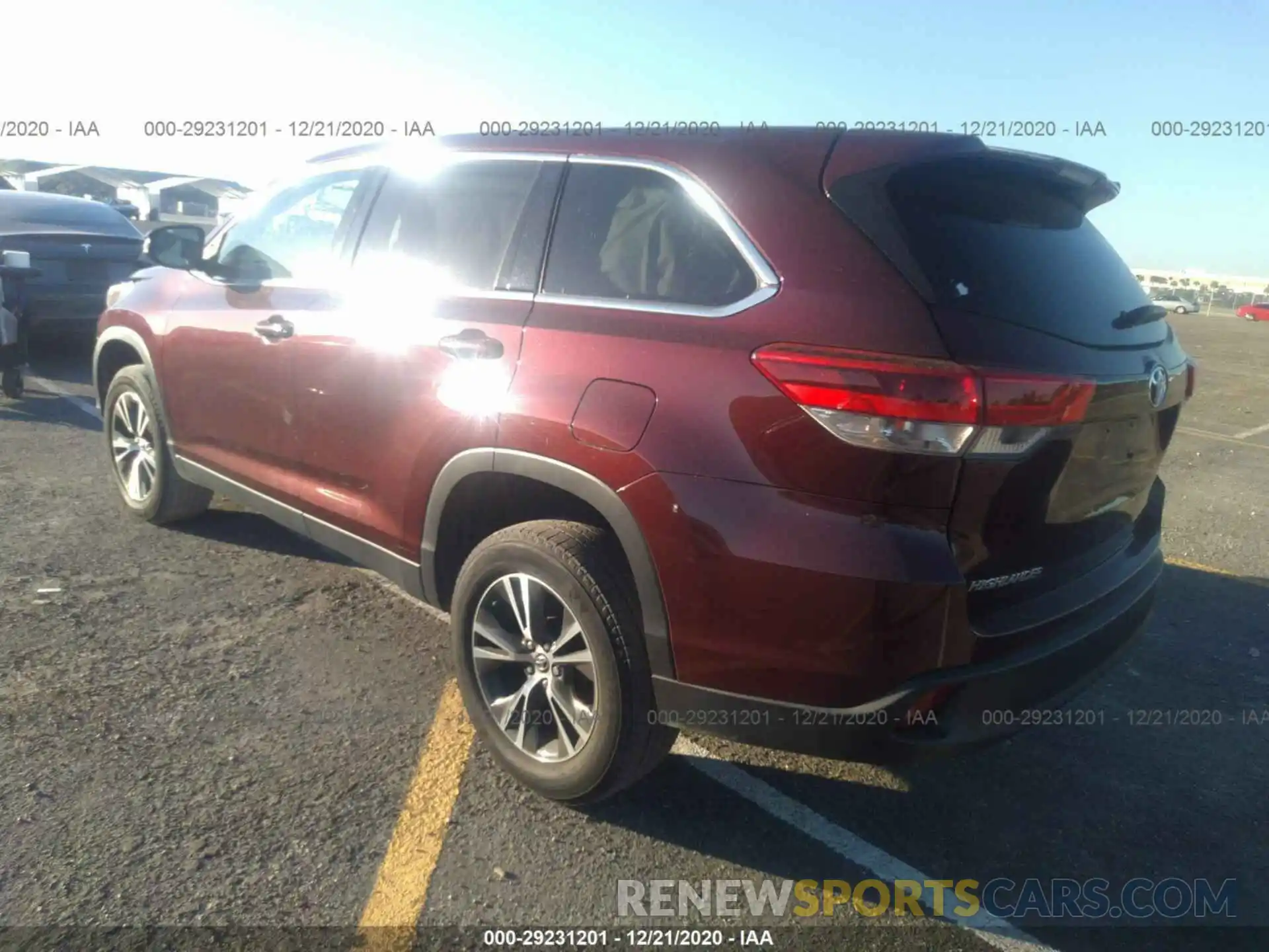 3 Photograph of a damaged car 5TDZARFH9KS056900 TOYOTA HIGHLANDER 2019