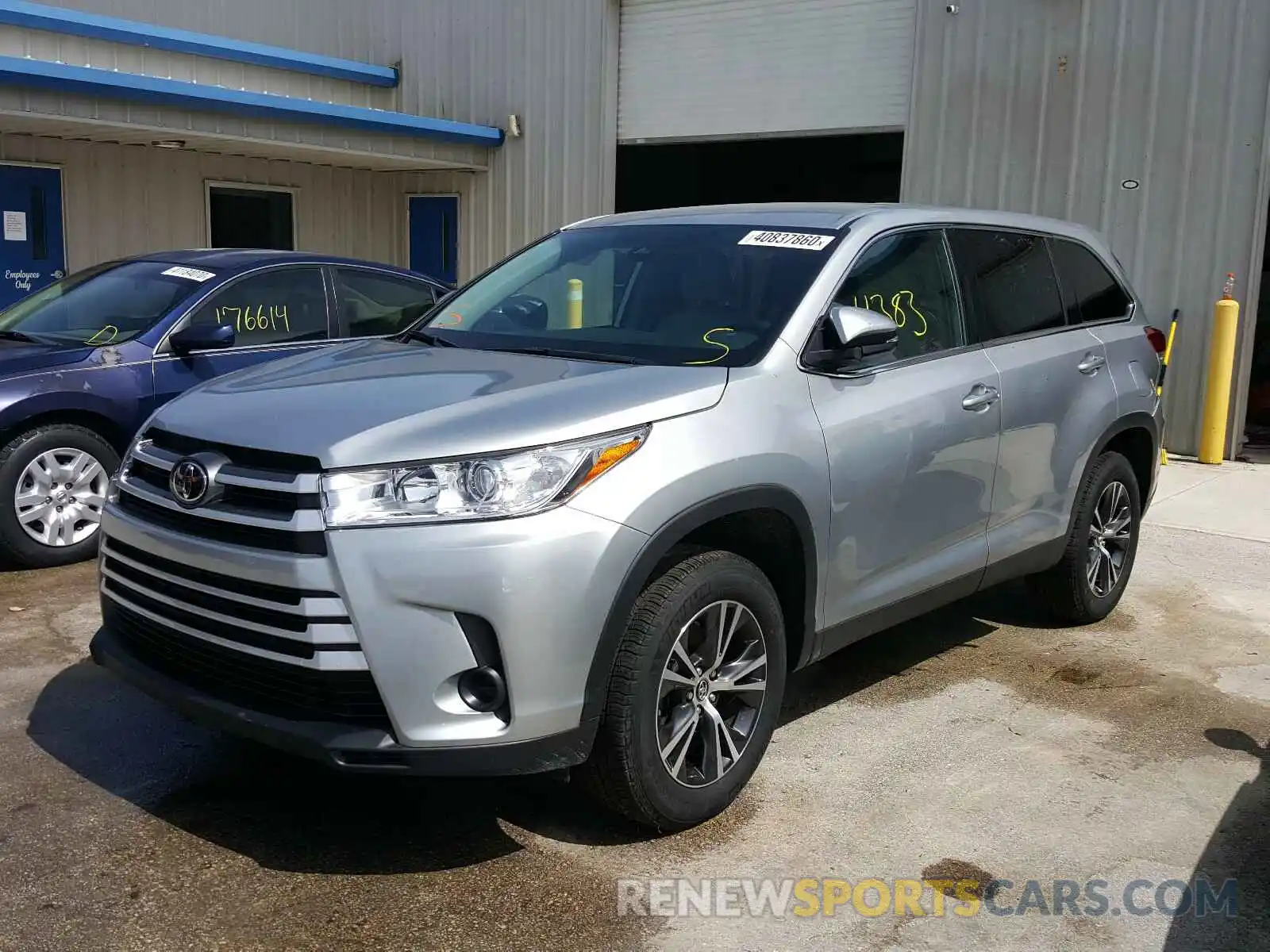 2 Фотография поврежденного автомобиля 5TDZARFH9KS057805 TOYOTA HIGHLANDER 2019