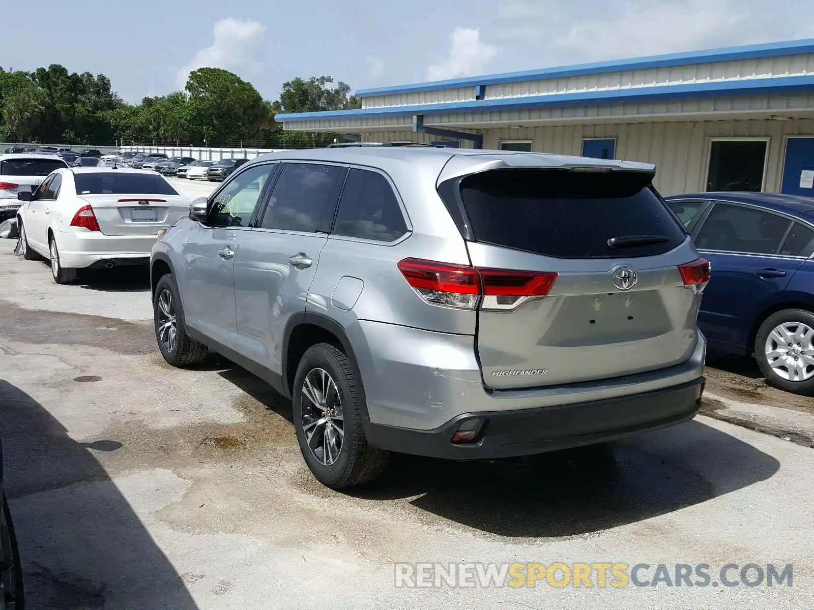 3 Фотография поврежденного автомобиля 5TDZARFH9KS057805 TOYOTA HIGHLANDER 2019