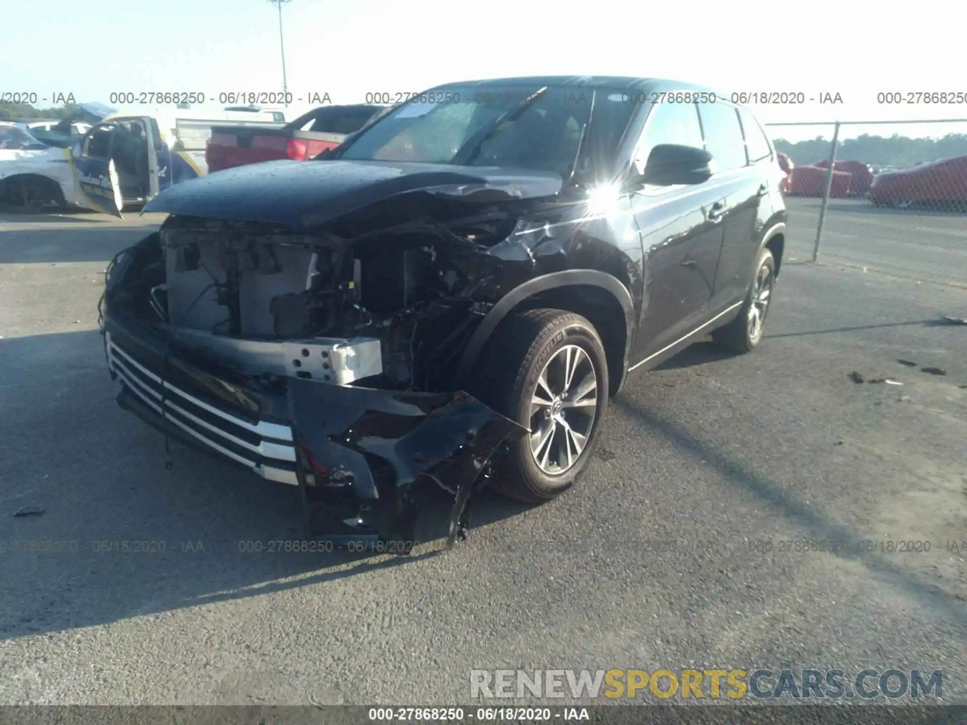 2 Photograph of a damaged car 5TDZARFH9KS057982 TOYOTA HIGHLANDER 2019