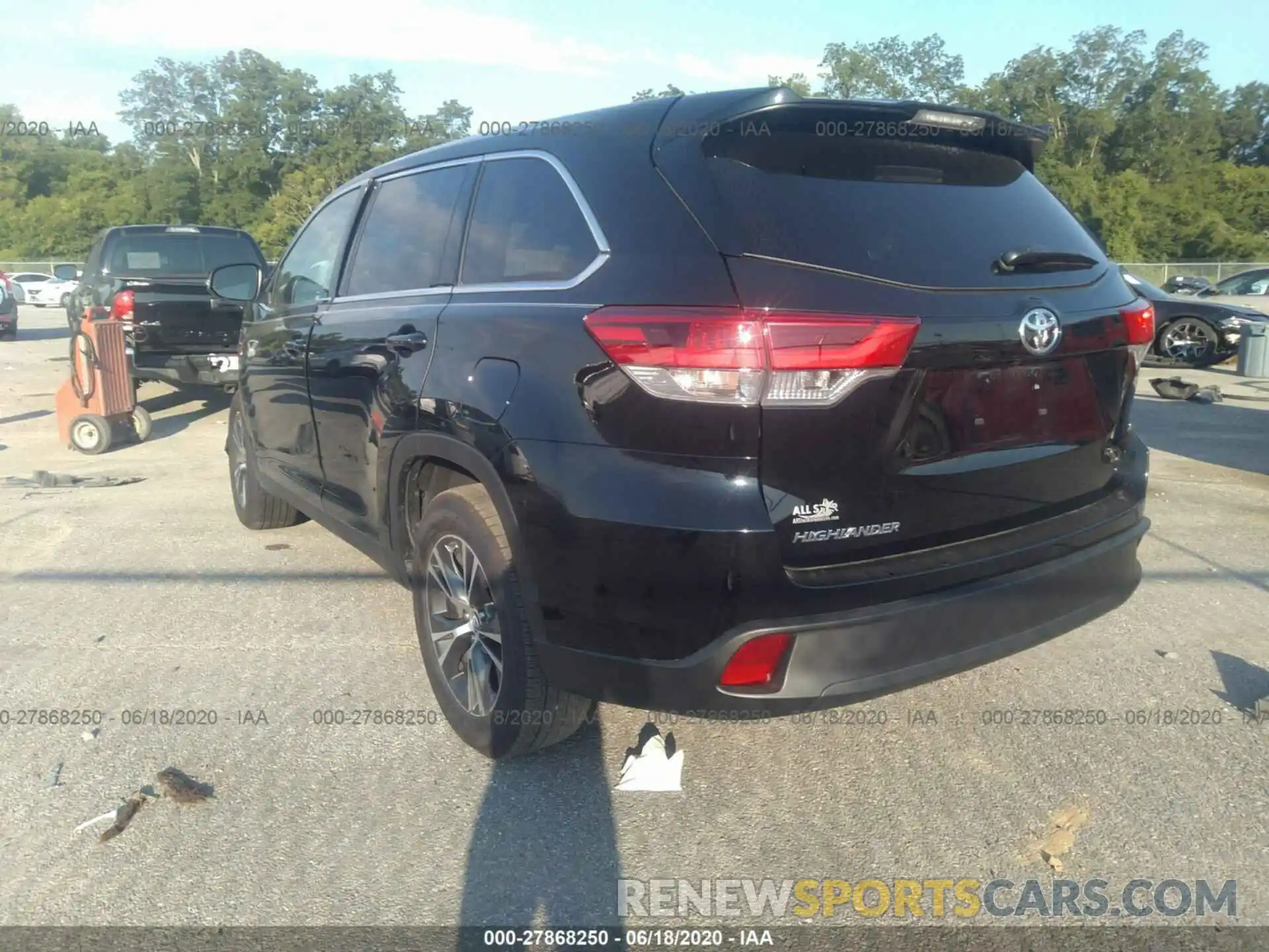 3 Photograph of a damaged car 5TDZARFH9KS057982 TOYOTA HIGHLANDER 2019