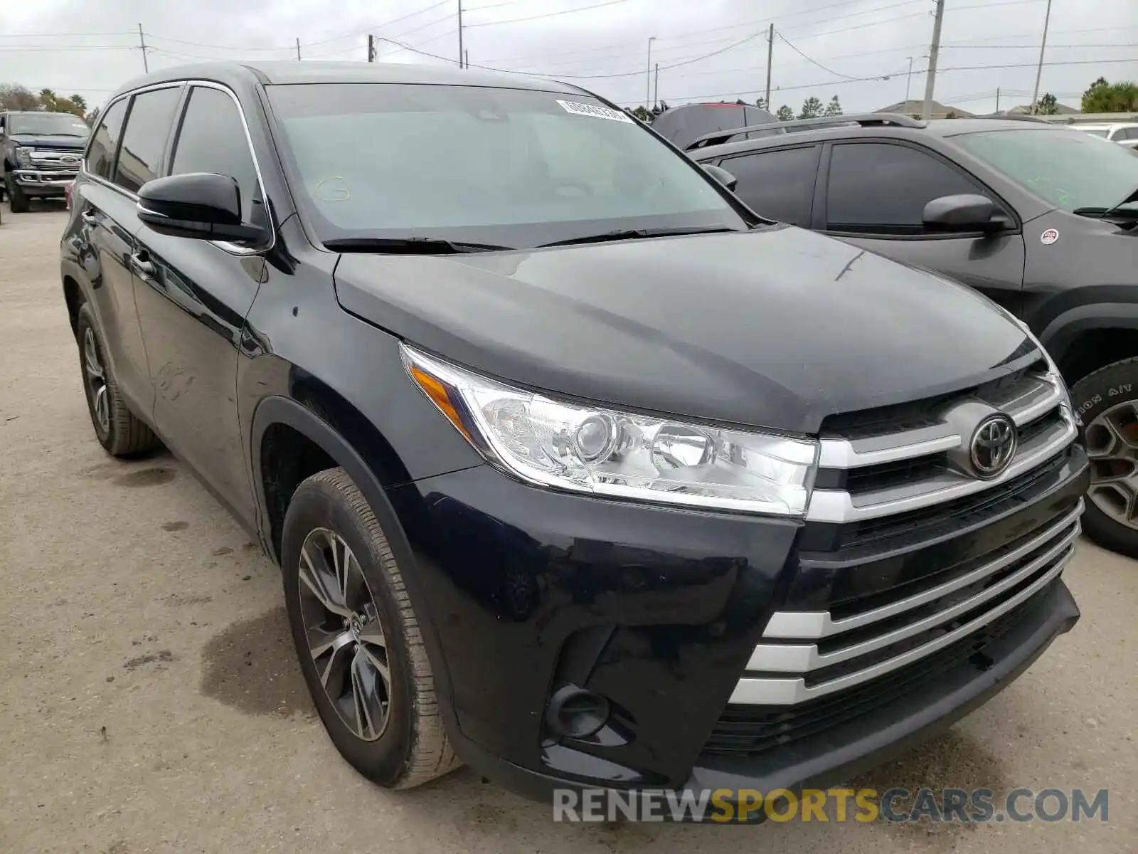 1 Photograph of a damaged car 5TDZARFH9KS059005 TOYOTA HIGHLANDER 2019