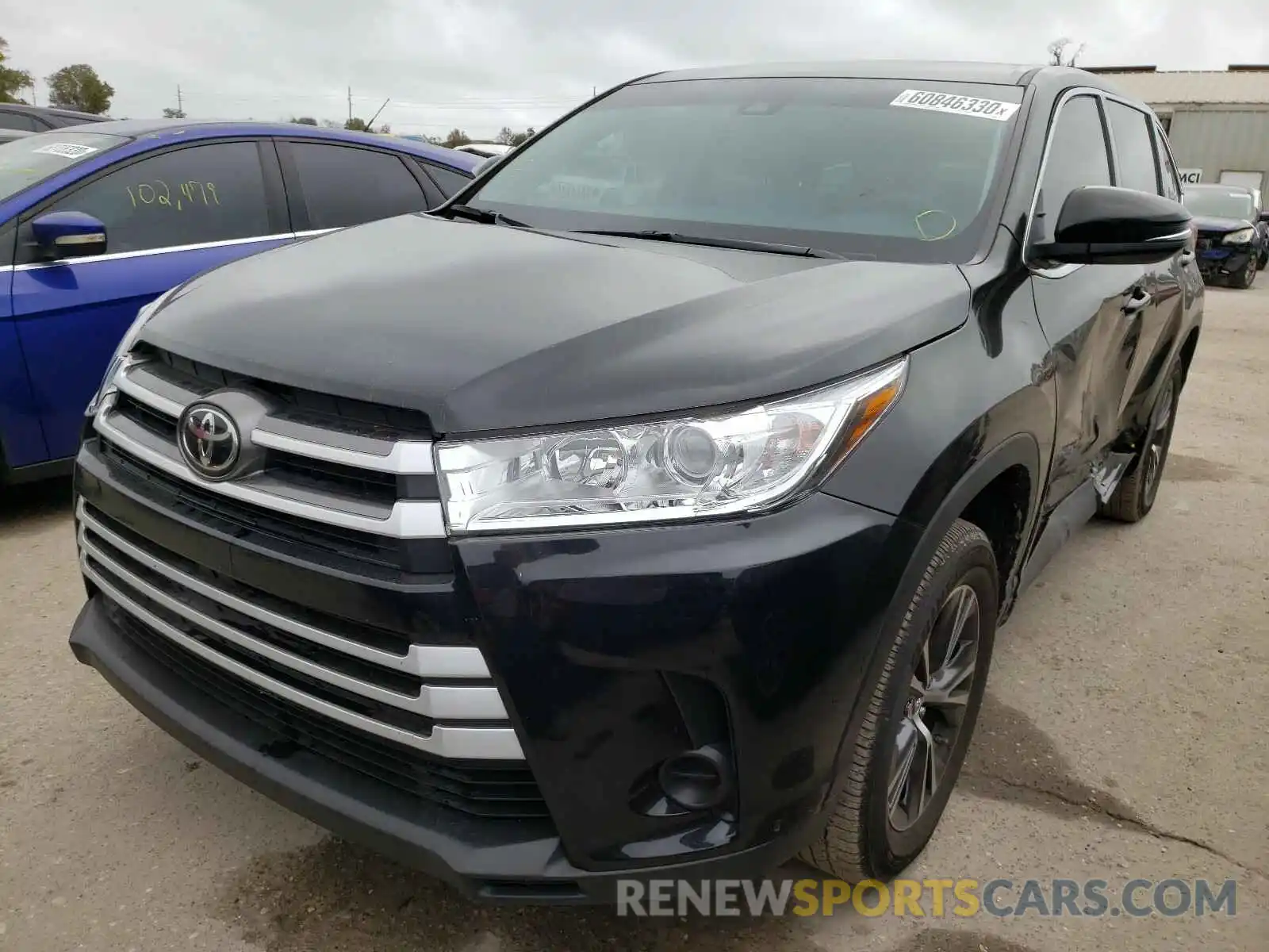 2 Photograph of a damaged car 5TDZARFH9KS059005 TOYOTA HIGHLANDER 2019