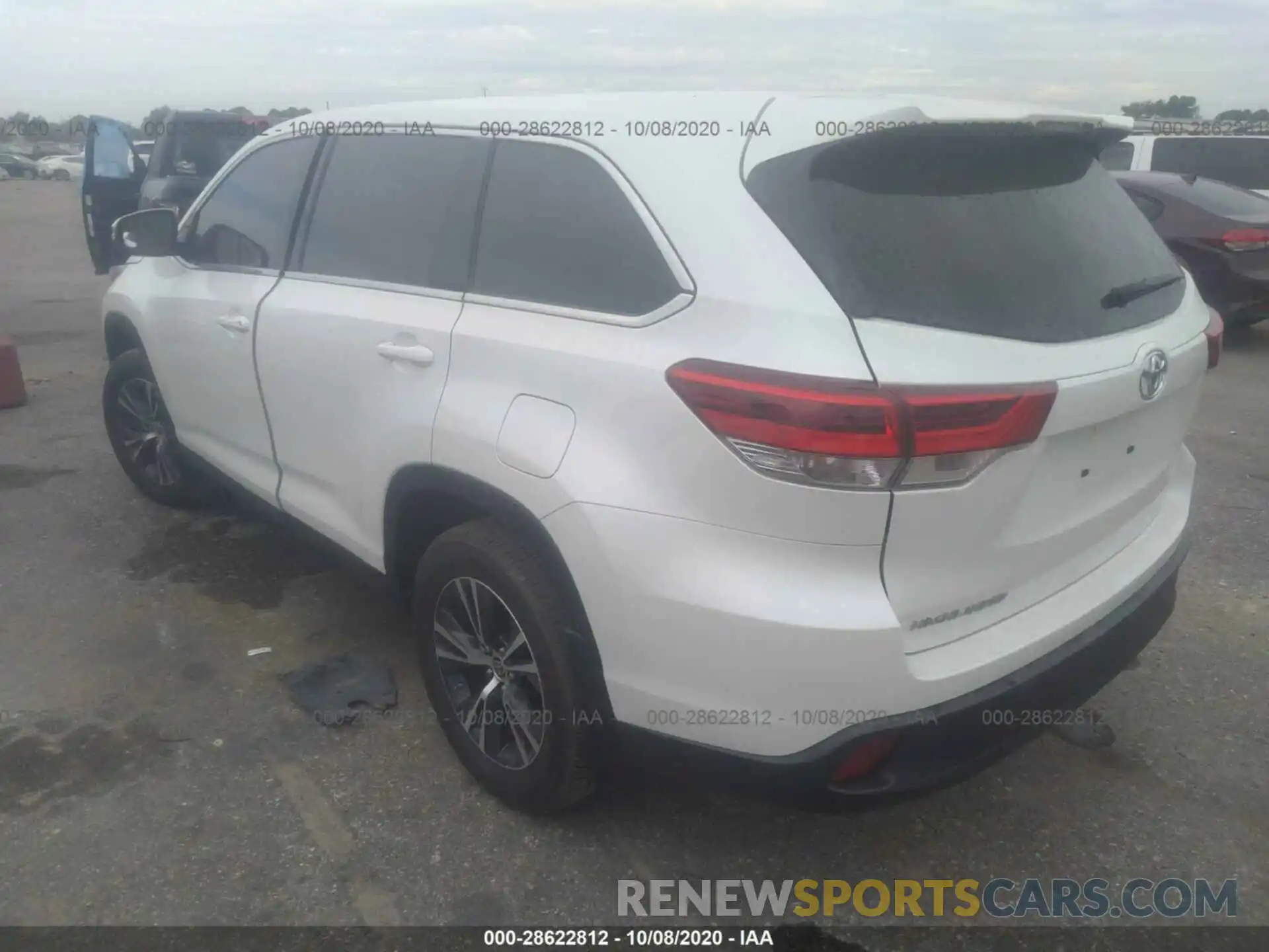 3 Photograph of a damaged car 5TDZARFH9KS061109 TOYOTA HIGHLANDER 2019