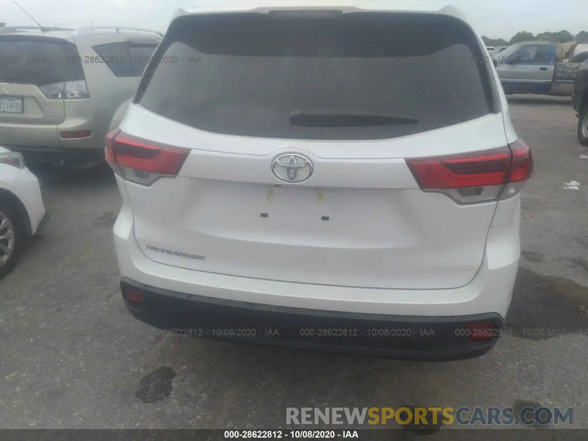 6 Photograph of a damaged car 5TDZARFH9KS061109 TOYOTA HIGHLANDER 2019