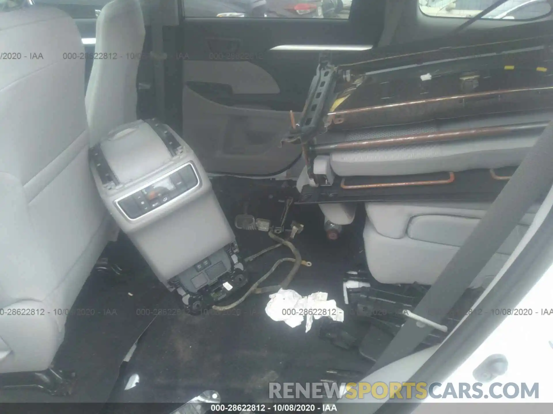 8 Photograph of a damaged car 5TDZARFH9KS061109 TOYOTA HIGHLANDER 2019