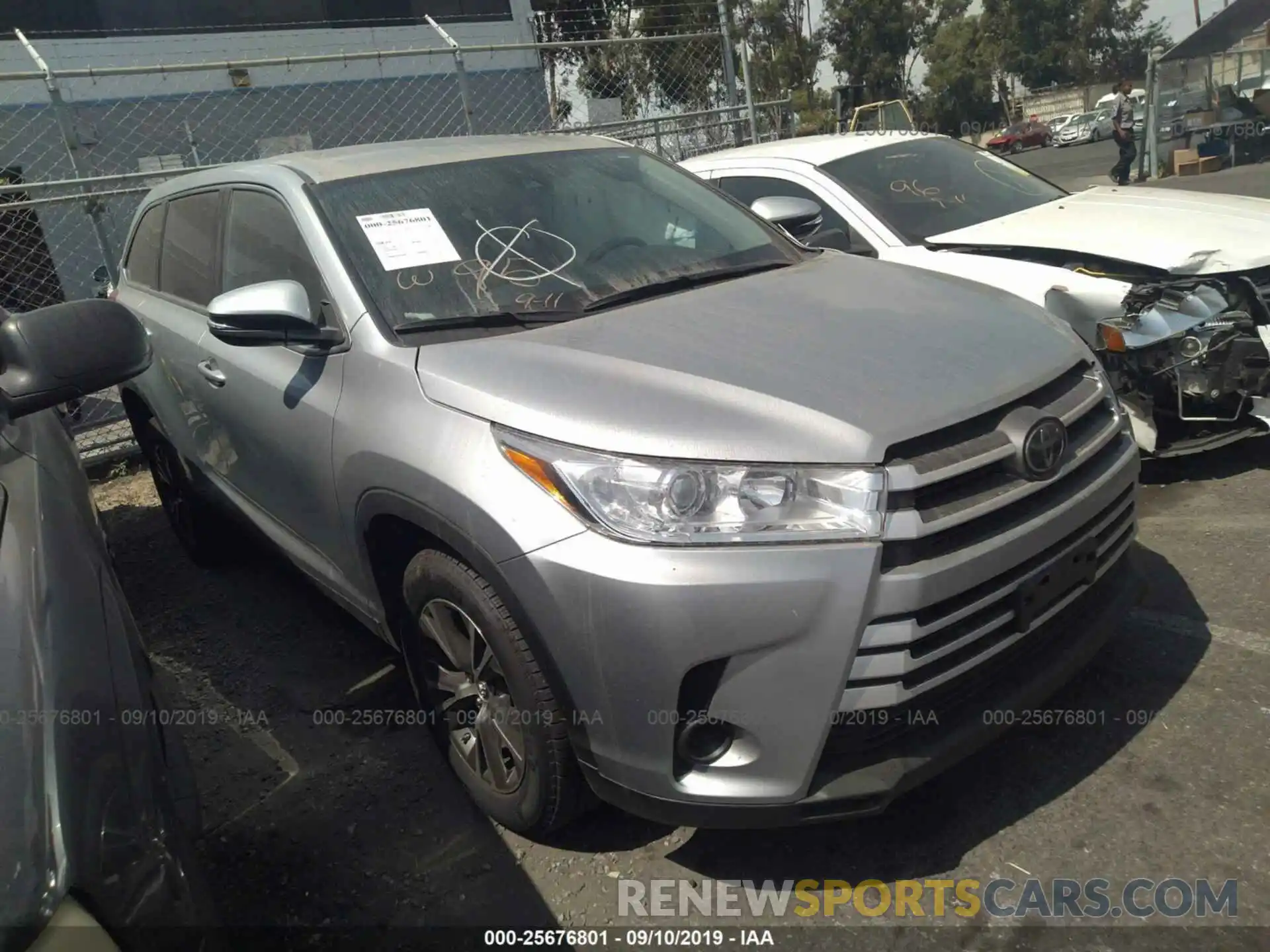 1 Photograph of a damaged car 5TDZARFHXKS044139 TOYOTA HIGHLANDER 2019