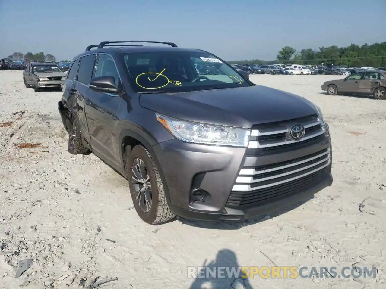 1 Photograph of a damaged car 5TDZARFHXKS046506 TOYOTA HIGHLANDER 2019