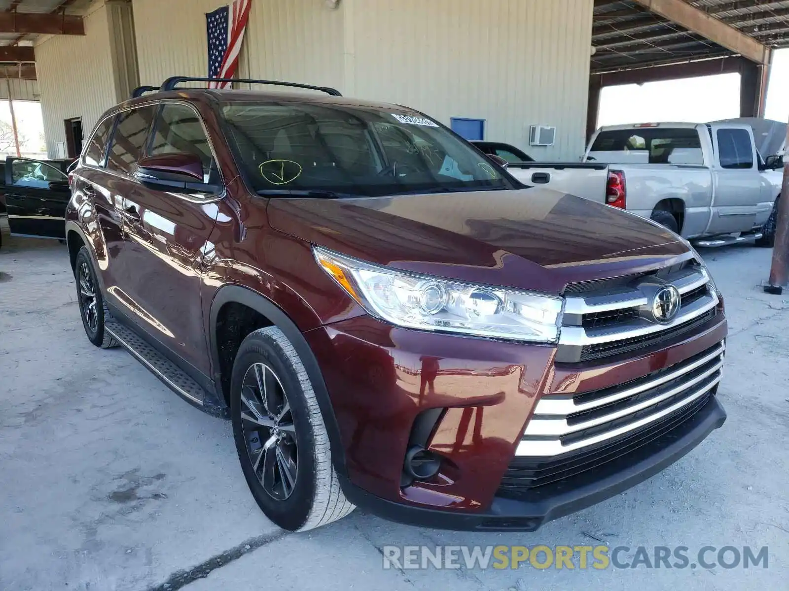 1 Photograph of a damaged car 5TDZARFHXKS046554 TOYOTA HIGHLANDER 2019