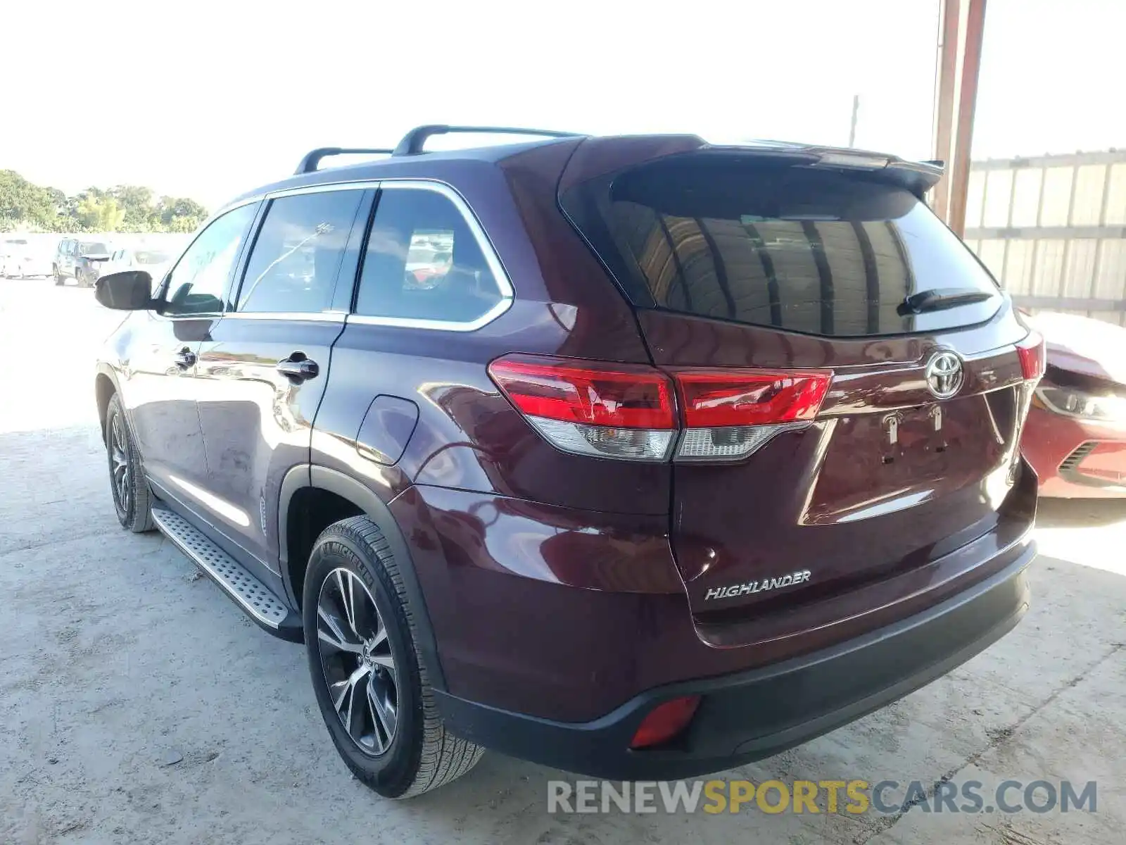 3 Photograph of a damaged car 5TDZARFHXKS046554 TOYOTA HIGHLANDER 2019