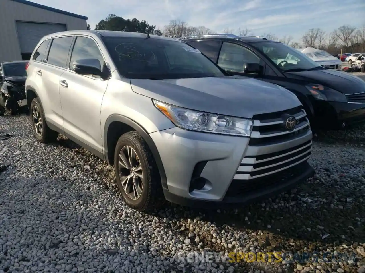 1 Photograph of a damaged car 5TDZARFHXKS046733 TOYOTA HIGHLANDER 2019