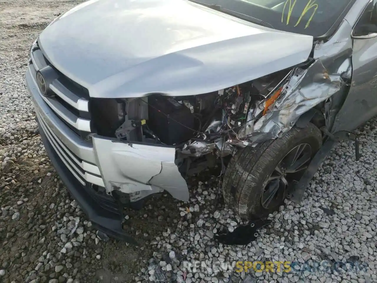 9 Photograph of a damaged car 5TDZARFHXKS046733 TOYOTA HIGHLANDER 2019