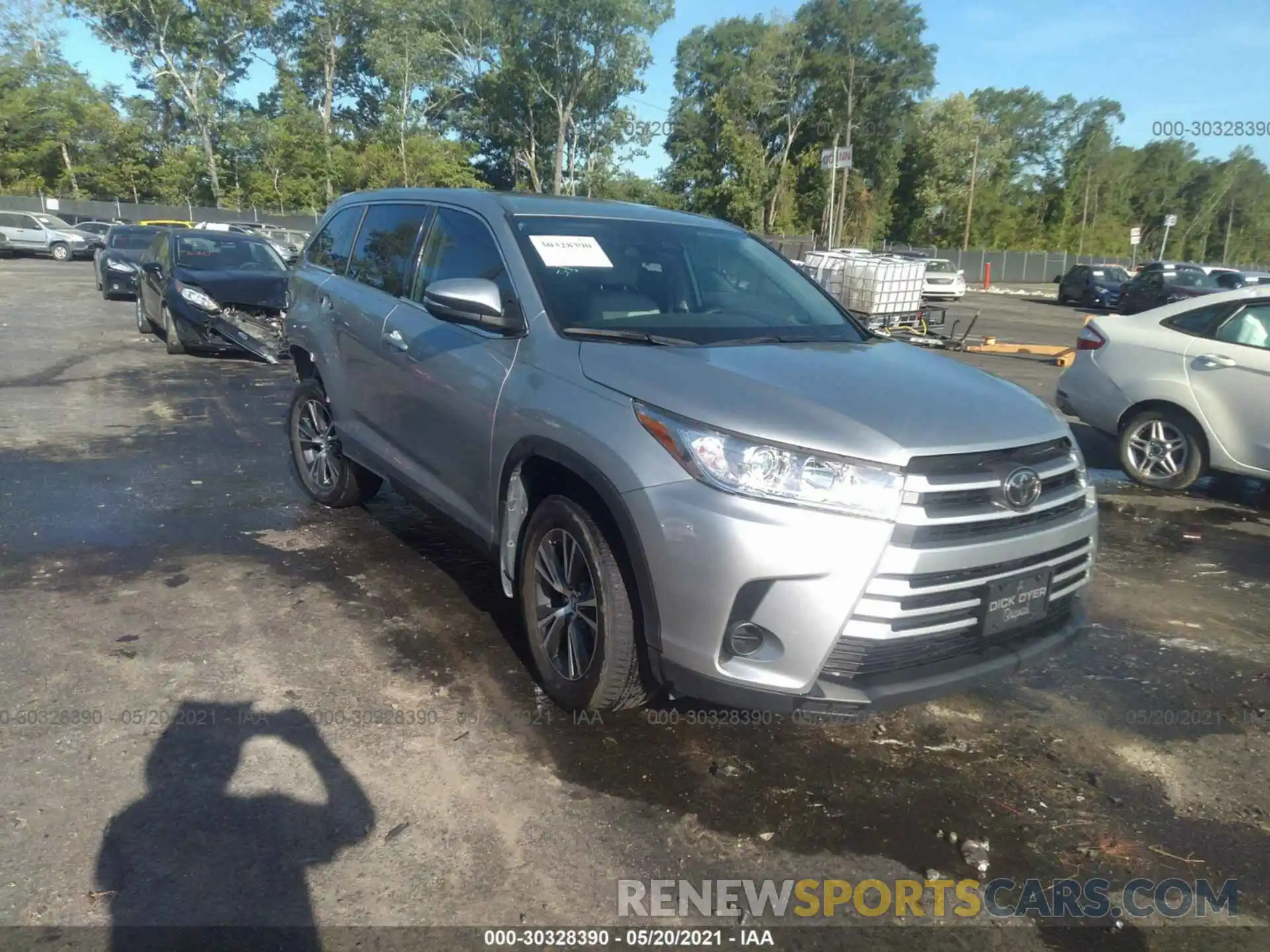 1 Photograph of a damaged car 5TDZARFHXKS046778 TOYOTA HIGHLANDER 2019