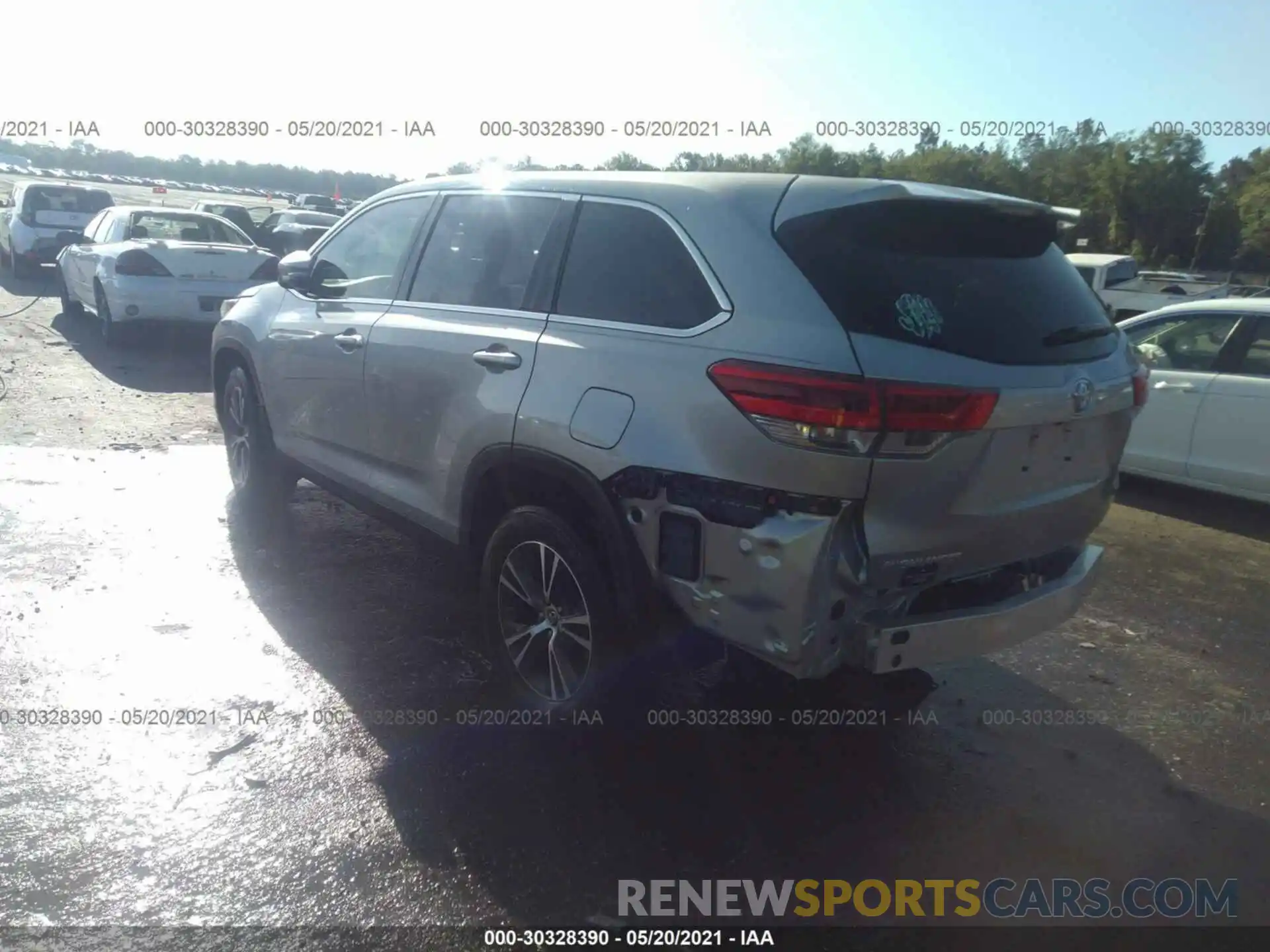 3 Photograph of a damaged car 5TDZARFHXKS046778 TOYOTA HIGHLANDER 2019