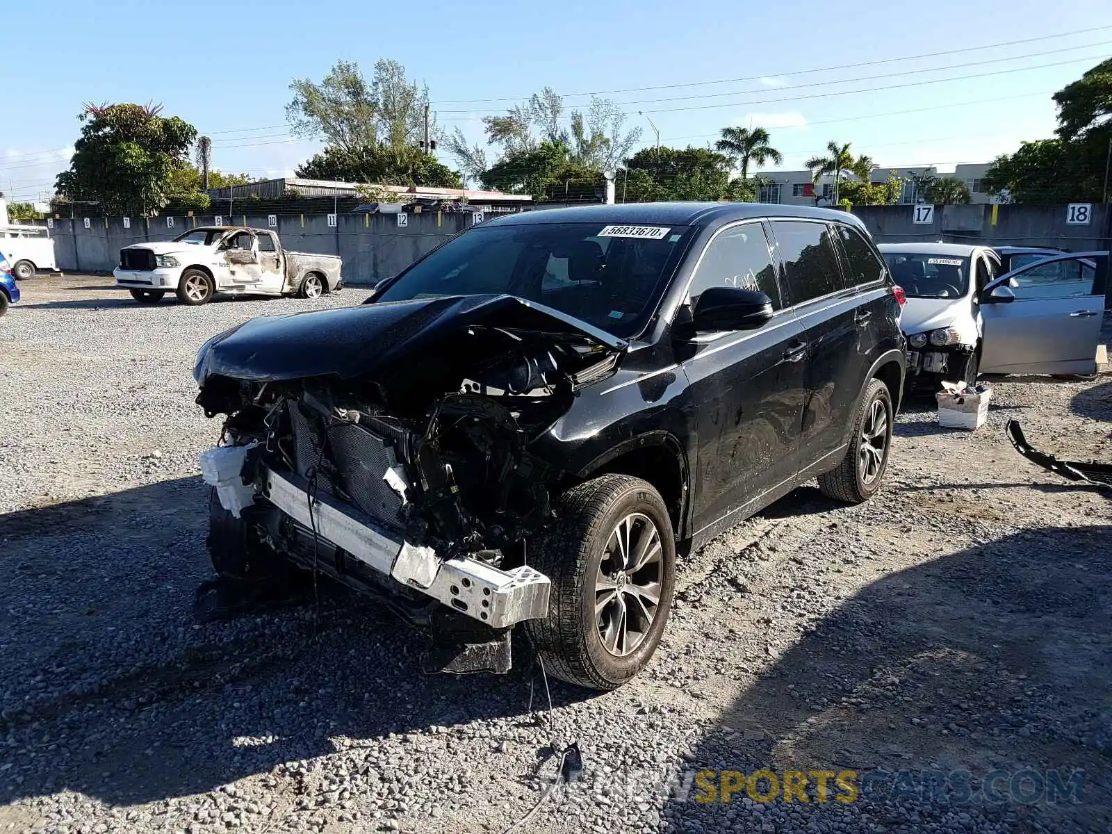 2 Photograph of a damaged car 5TDZARFHXKS046912 TOYOTA HIGHLANDER 2019