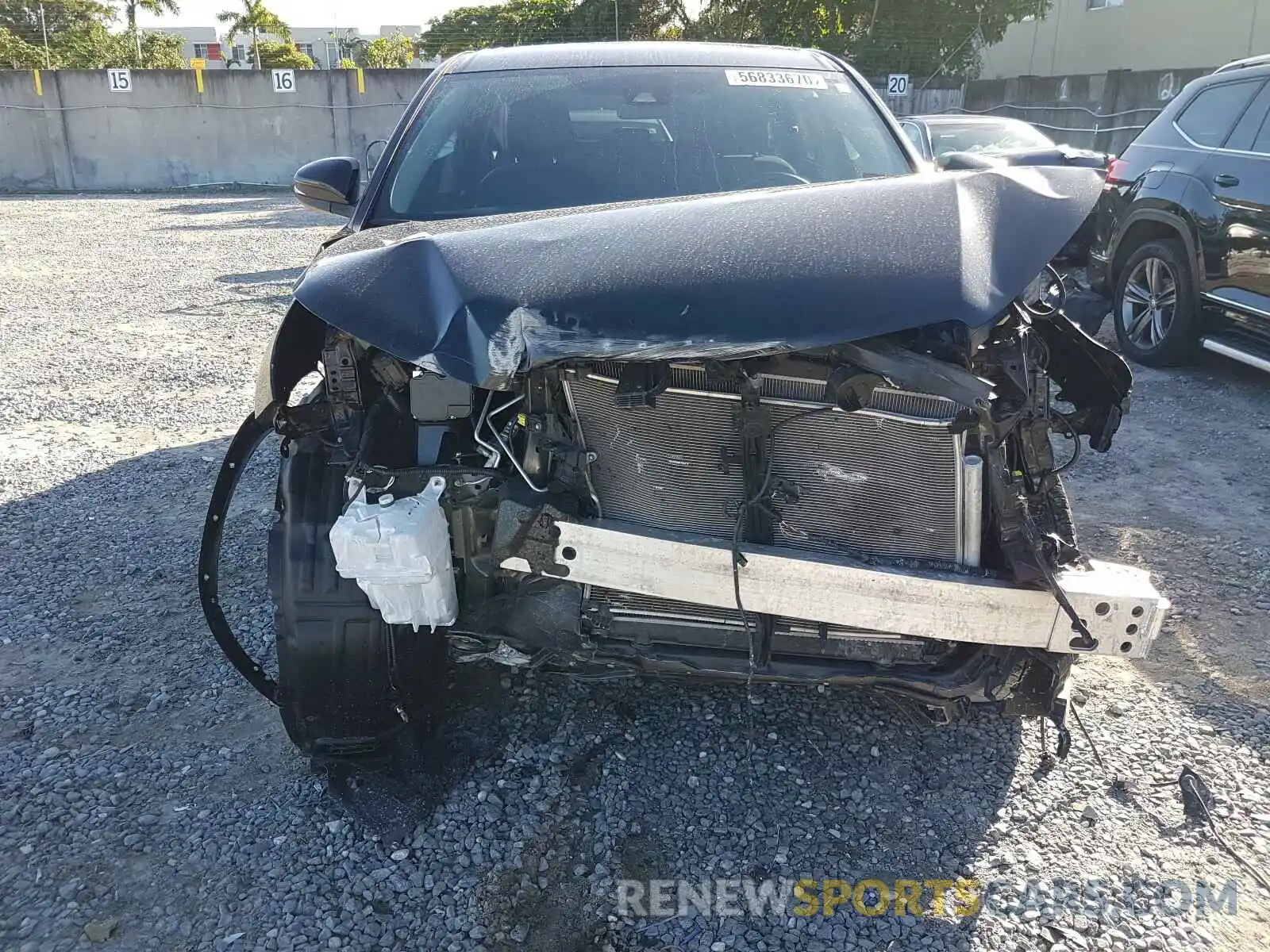 9 Photograph of a damaged car 5TDZARFHXKS046912 TOYOTA HIGHLANDER 2019