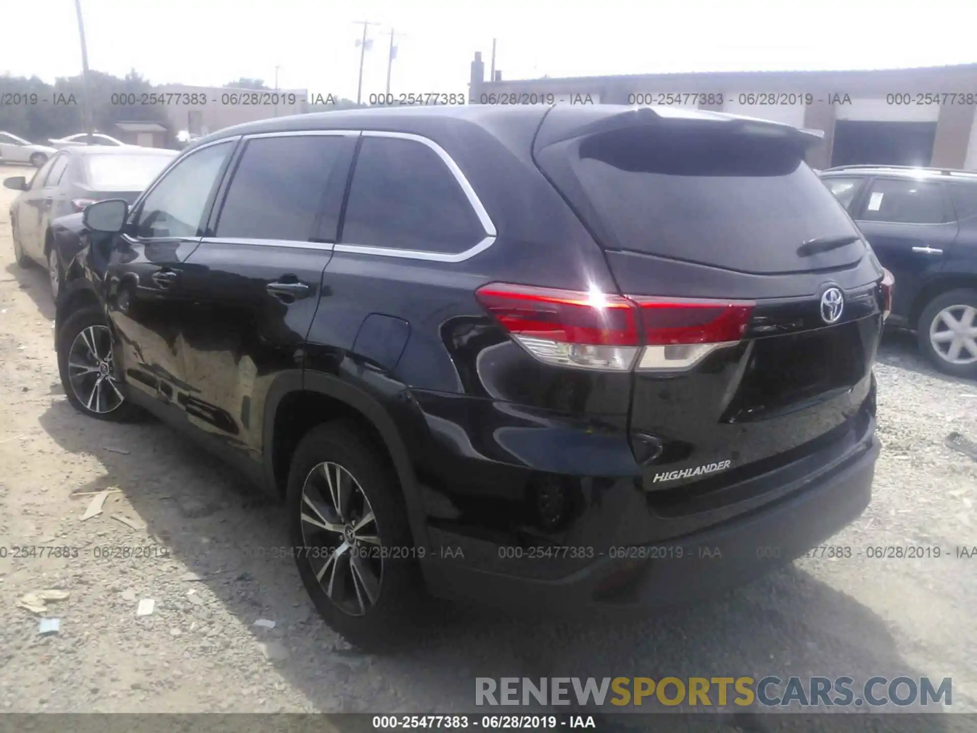 3 Photograph of a damaged car 5TDZARFHXKS047459 TOYOTA HIGHLANDER 2019