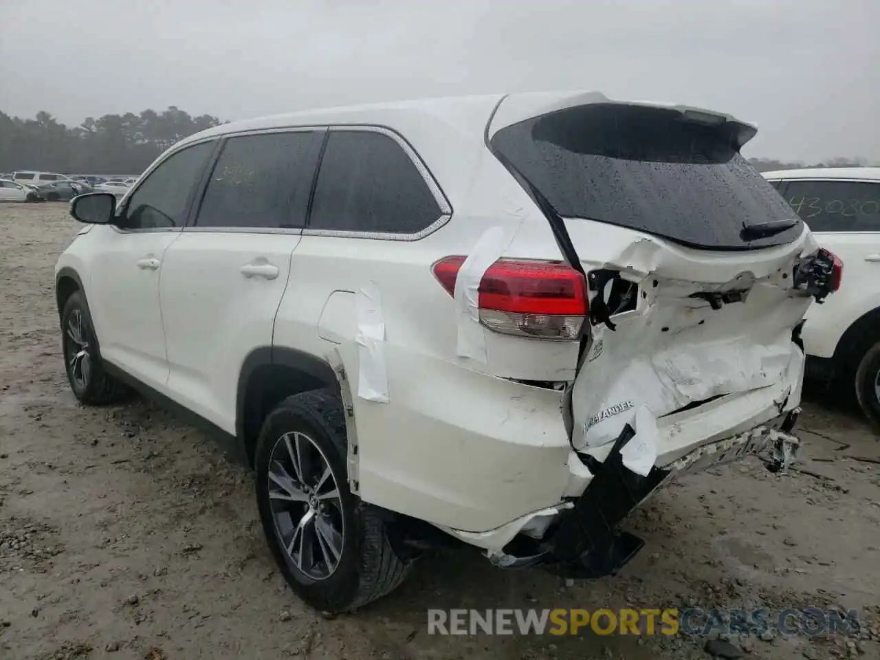 3 Photograph of a damaged car 5TDZARFHXKS047610 TOYOTA HIGHLANDER 2019