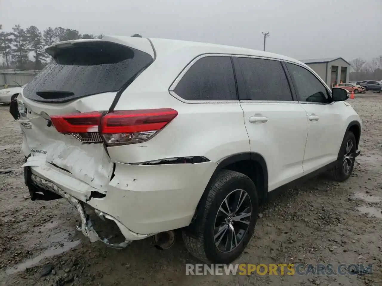 4 Photograph of a damaged car 5TDZARFHXKS047610 TOYOTA HIGHLANDER 2019