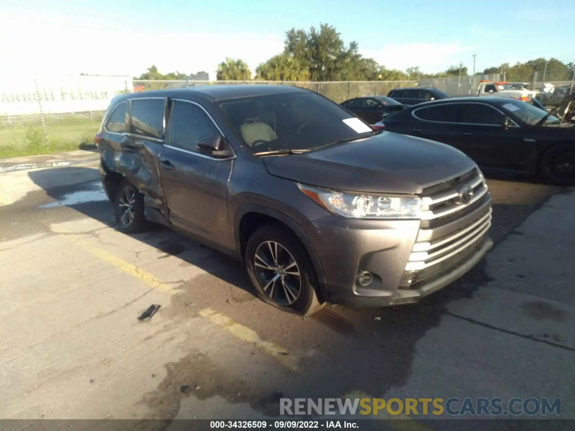 1 Фотография поврежденного автомобиля 5TDZARFHXKS048305 TOYOTA HIGHLANDER 2019