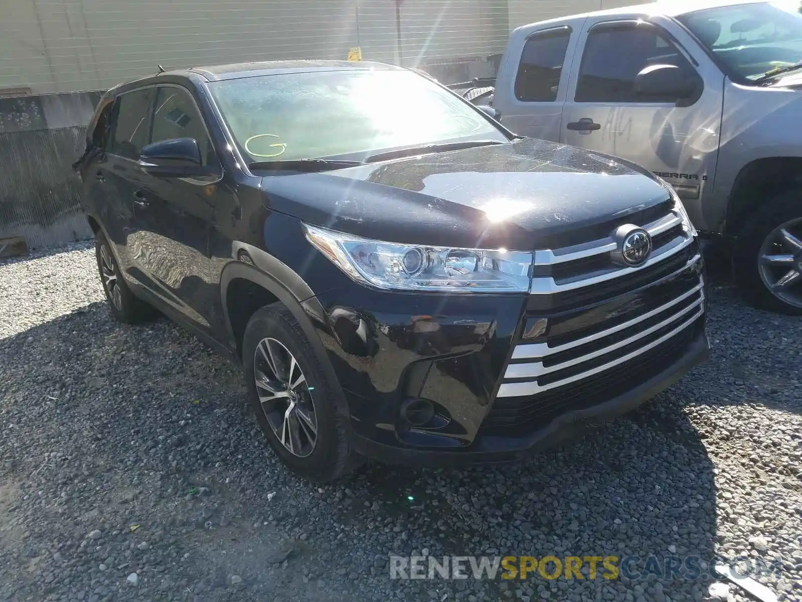 1 Photograph of a damaged car 5TDZARFHXKS049311 TOYOTA HIGHLANDER 2019