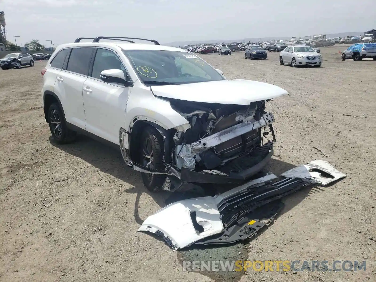 1 Photograph of a damaged car 5TDZARFHXKS049521 TOYOTA HIGHLANDER 2019