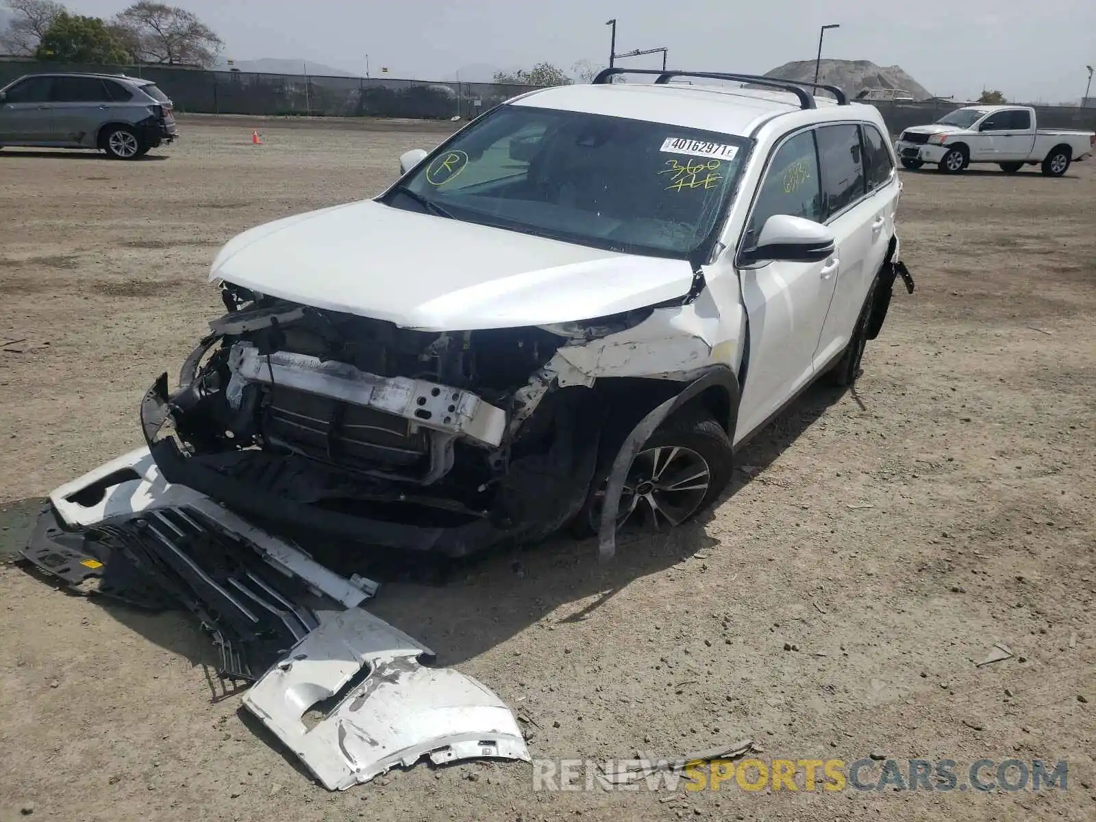 2 Photograph of a damaged car 5TDZARFHXKS049521 TOYOTA HIGHLANDER 2019