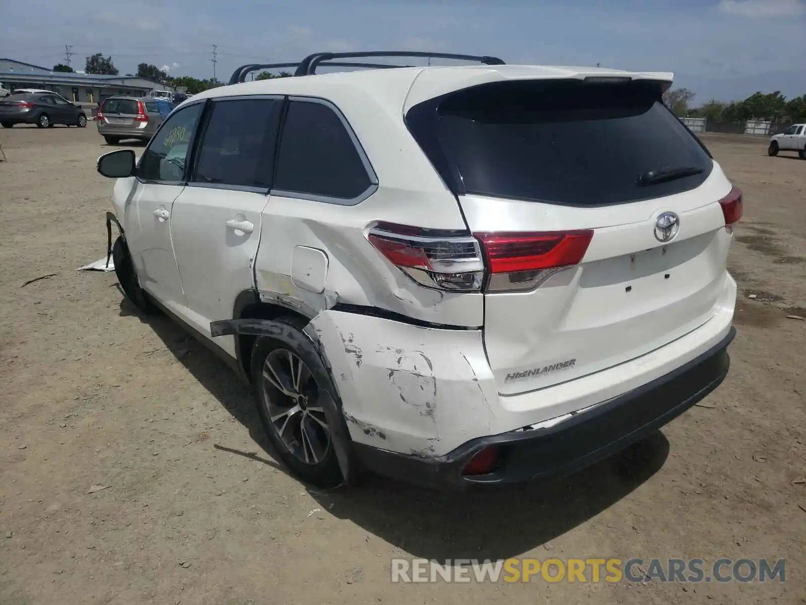 3 Photograph of a damaged car 5TDZARFHXKS049521 TOYOTA HIGHLANDER 2019