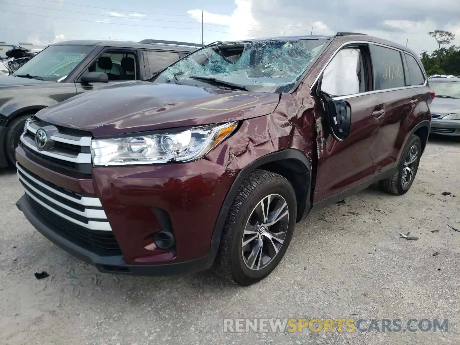 2 Photograph of a damaged car 5TDZARFHXKS050426 TOYOTA HIGHLANDER 2019