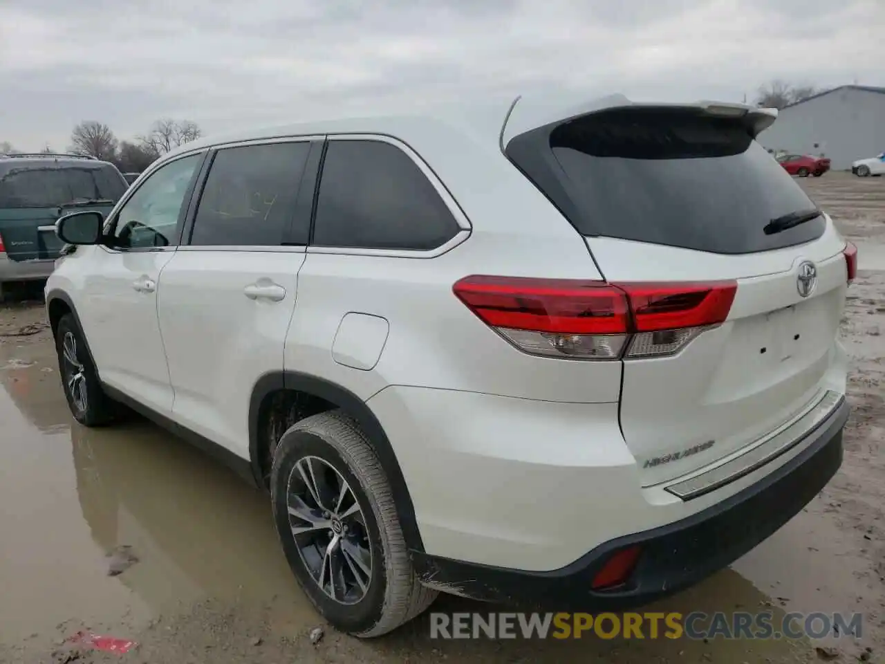 3 Photograph of a damaged car 5TDZARFHXKS051236 TOYOTA HIGHLANDER 2019